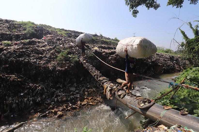 Penampakan dari Udara: Kali Pesanggrahan Tercemar Ribuan Ton Sampah TPA Cipayung - Bagian 7