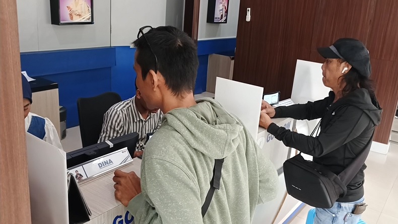 Tabrakan Kereta di Bekasi Timur, Penumpang di Stasiun Cirebon Serbu Loket Pembatalan Tiket 