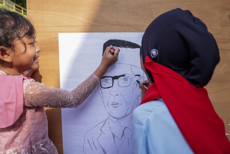 Semangat Para Pelajar SD Sambut Hari Pendidikan Nasional - Bagian 2