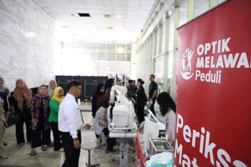 Peringatan Hari Kartini, 1.000 Kacamata Didonasikan untuk Perempuan Jakarta Timur - Bagian 4