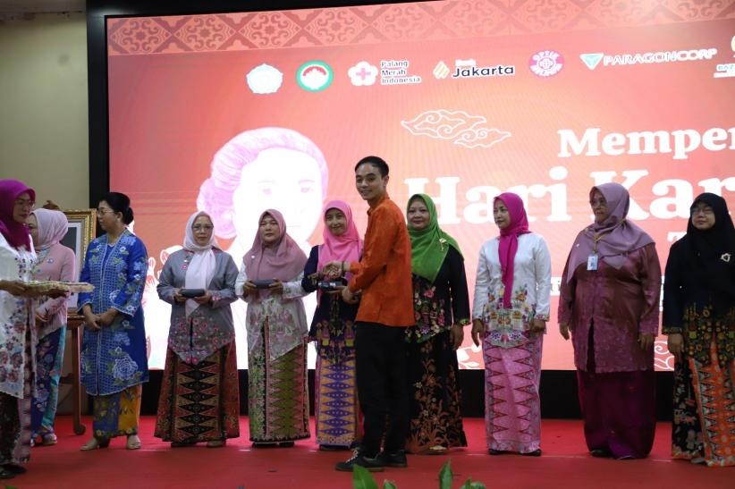 Peringatan Hari Kartini, 1.000 Kacamata Didonasikan untuk Perempuan Jakarta Timur - Bagian 2