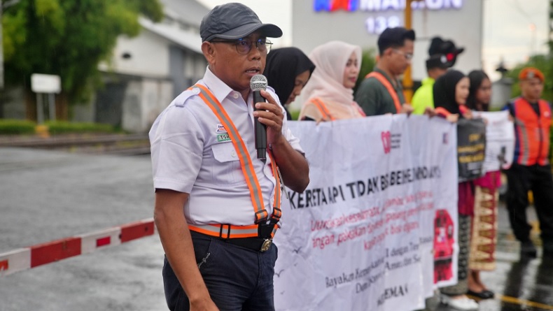 Truk Ringsek Ditabrak KA Doho, KAI Daop 7 Madiun Ingatkan Disiplin di Pelintasan Kereta