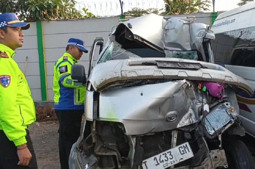 Kecelakaan Maut Granmax Tabrak Truk di Tol Cipularang, 1 Orang Tewas 4 Luka-Luka