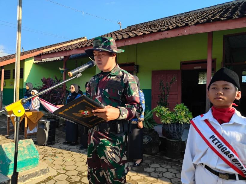 Hardiknas 2026, Prajurit TNI Jadi Inspektur Upacara di Sekolah Dasar - Bagian 4