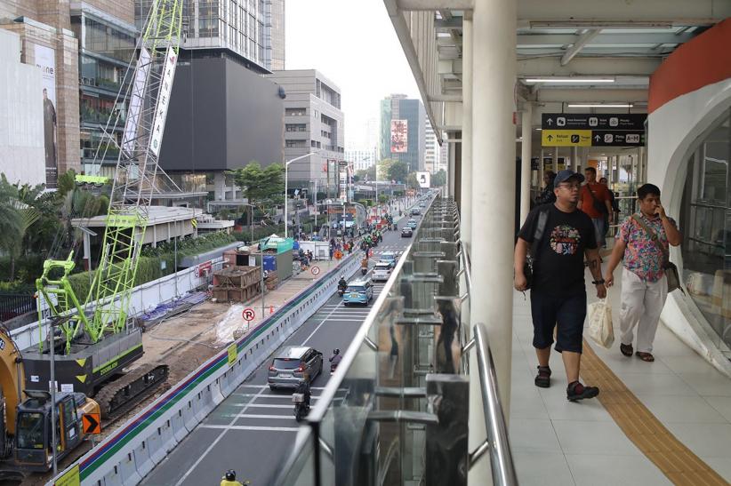 Proyek Revitalisasi Stasiun MRT Bundaran HI Ubah Jalur Pedestrian - Bagian 3