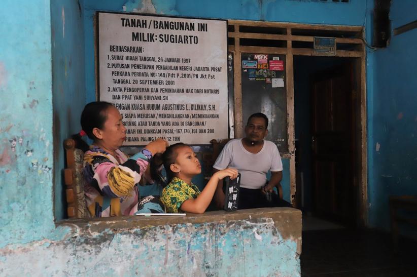 Tolak Pengosongan Lahan, Warga Lenteng Agung Tutup Jalan Masuk Perumahan - Bagian 3