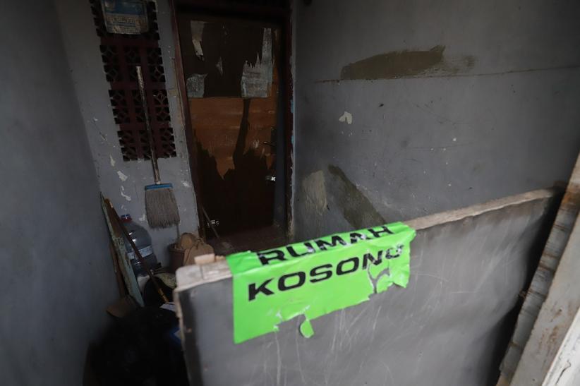 Tolak Pengosongan Lahan, Warga Lenteng Agung Tutup Jalan Masuk Perumahan - Bagian 5