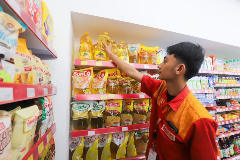 Harga Minyak Goreng Kemasan Premium Merangkak Naik - Bagian 3