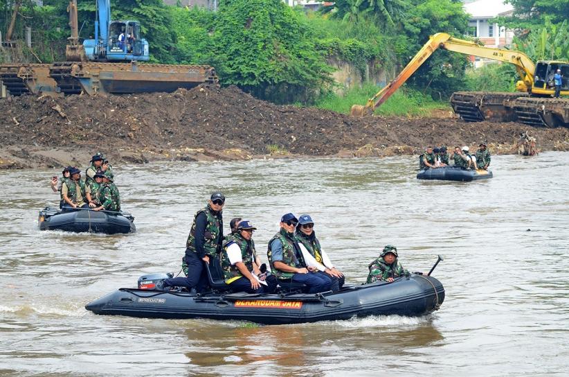 AHY Cek Pembangunan Infrastruktur Pengendalian Banjir Sungai Ciliwung - Bagian 1