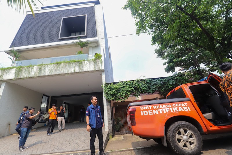 Polisi Olah TKP Kebakaran Rumah di Jaksel yang Tewaskan Anggota BPK Haerul Saleh - Bagian 2