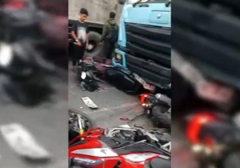 Mengerikan! Truk Kontainer Tabrak 5 Motor di Makassar, Sejumlah Orang Luka-Luka