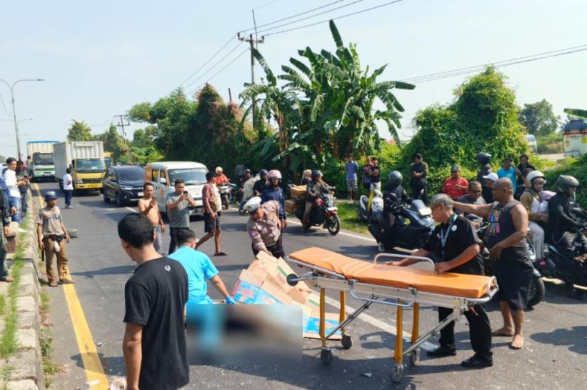Kecelakaan 2 Motor dan Truk di Cikampek Karawang, 1 Orang Tewas Mengenaskan