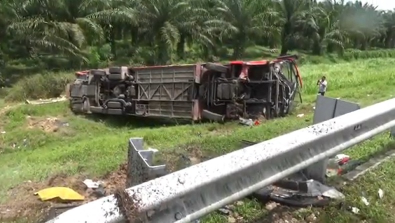 Bus Bawa Puluhan Penumpang Terguling di Tol Medan–Tebing Tinggi, 4 Tewas 19 Luka