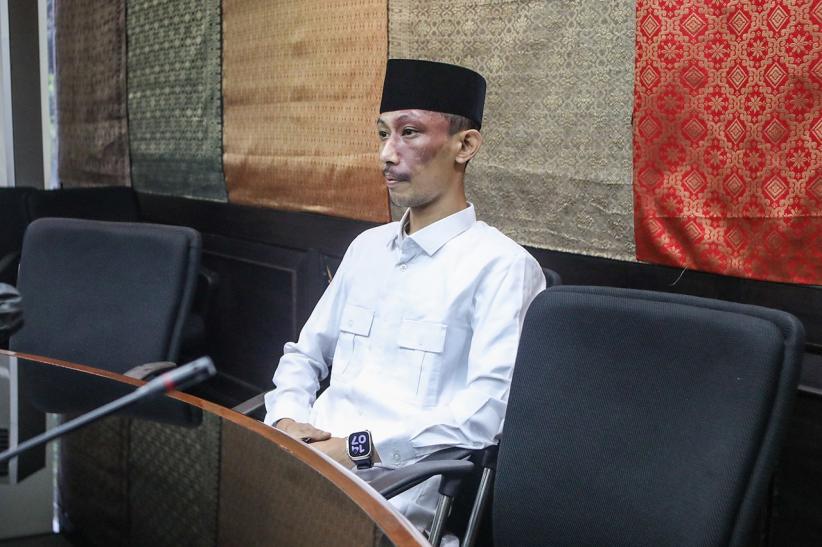 Ekspresi Anggota DPRD Jember Merokok-Main Game saat Rapat Disanksi Teguran Keras - Bagian 2