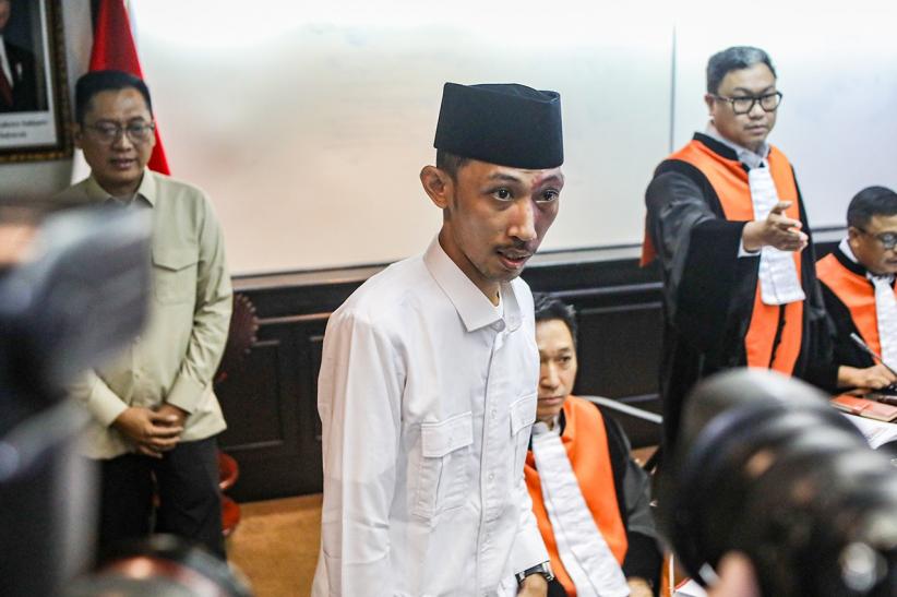 Ekspresi Anggota DPRD Jember Merokok-Main Game saat Rapat Disanksi Teguran Keras - Bagian 4