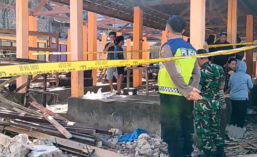 Tragis! Kakak Adik Tertimpa Tembok Ruko Ambruk di Magetan, 1 Orang Tewas