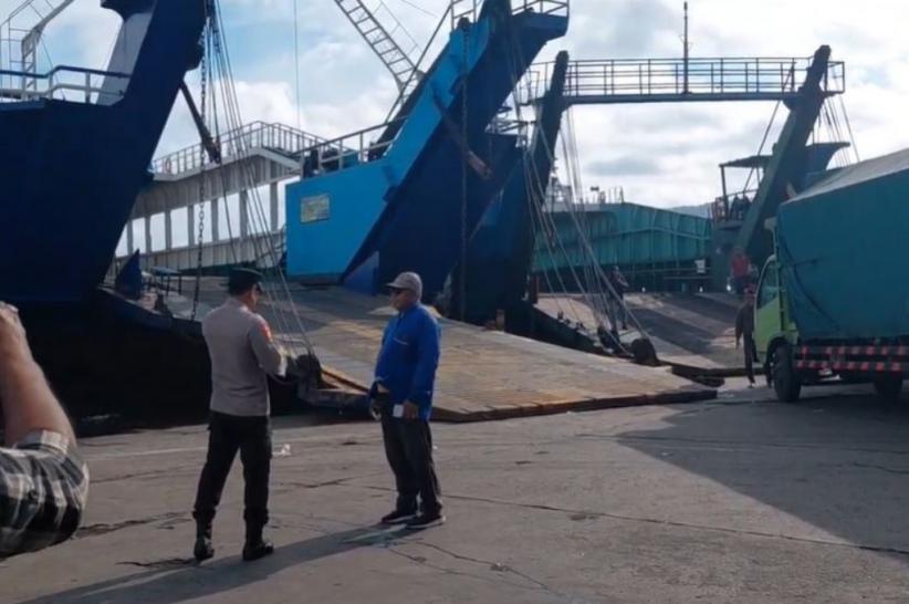2 Kapal Kandas di Pelabuhan Gilimanuk, Sopir Truk Terjebak Antrean Berjam-jam