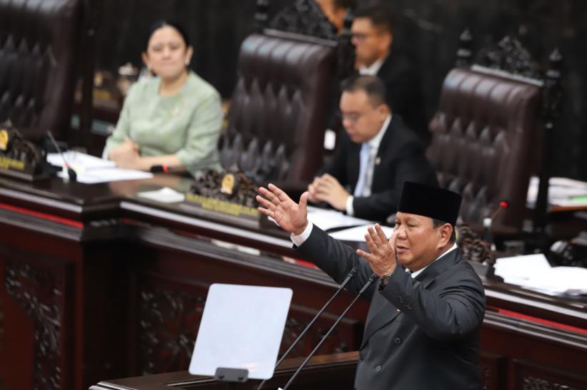 Momen Presiden Prabowo Minum Kopi saat Pidato di DPR - Bagian 3