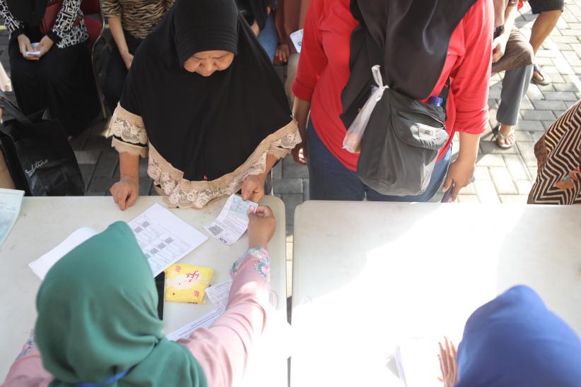 Ribuan Warga Cilincing Terima Bantuan Pangan Nontunai - Bagian 6
