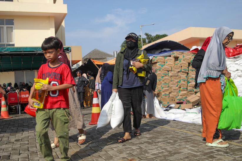 Ribuan Warga Cilincing Terima Bantuan Pangan Nontunai - Bagian 1