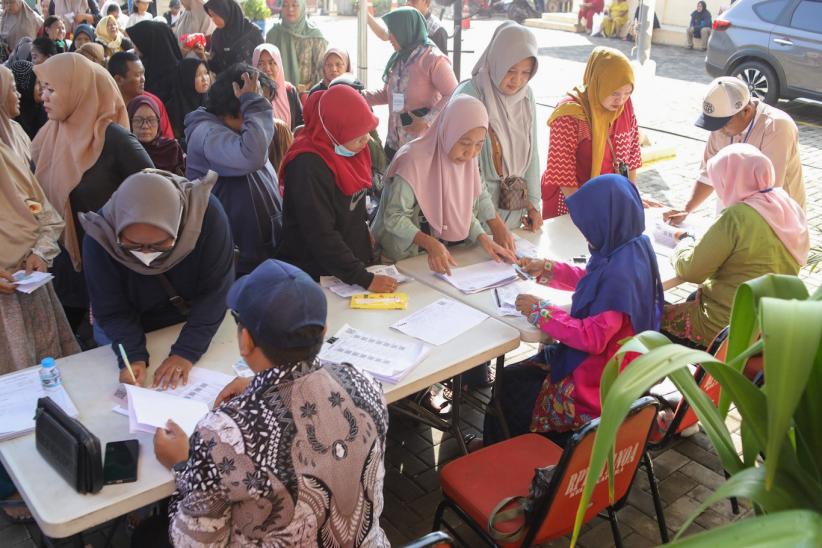 Ribuan Warga Cilincing Terima Bantuan Pangan Nontunai - Bagian 5
