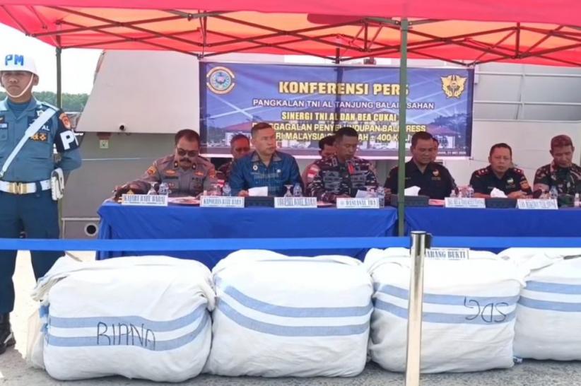 TNI AL Gagalkan Penyelundupan 400 Karung Pakaian Bekas Ilegal di Perairan Batubara
