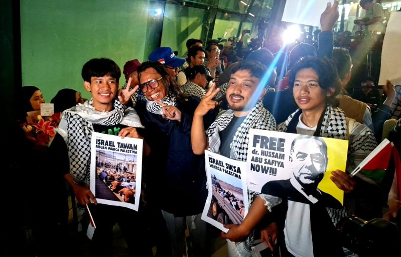 9 WNI Korban Penculikan Tentara Israel Tiba di Tanah Air - Bagian 4