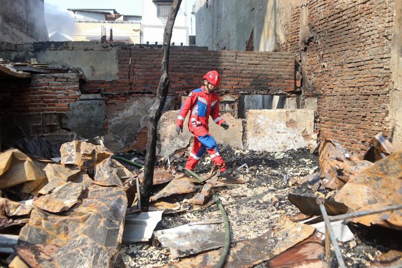 Kebakaran di Tambora, 27 Rumah Hangus Dilalap Api - Bagian 4