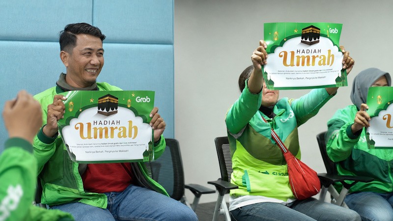 Ekspresi Bahagia Mitra Pengemudi Dapat Hadiah Umrah - Bagian 1