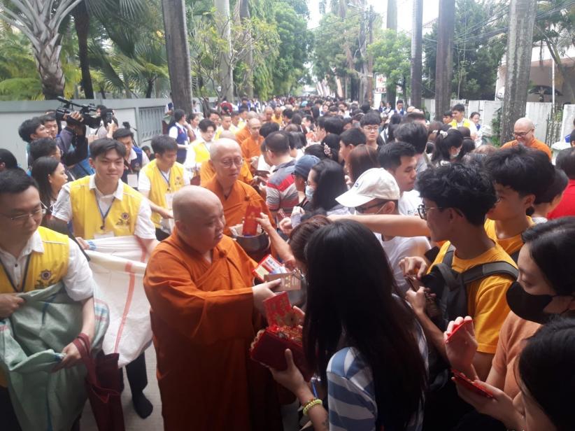 Ribuan Umat Buddha Rayakan Tri Suci Waisak 2570 BE di Wihara Ekayana Arama - Bagian 1