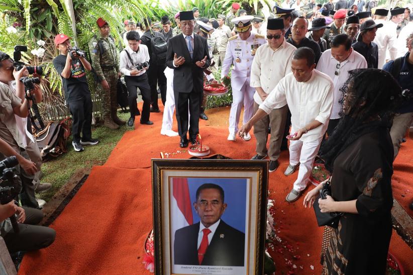 Suasana Pemakaman Ryamizard Ryacudu di TMP Kalibata - Bagian 2