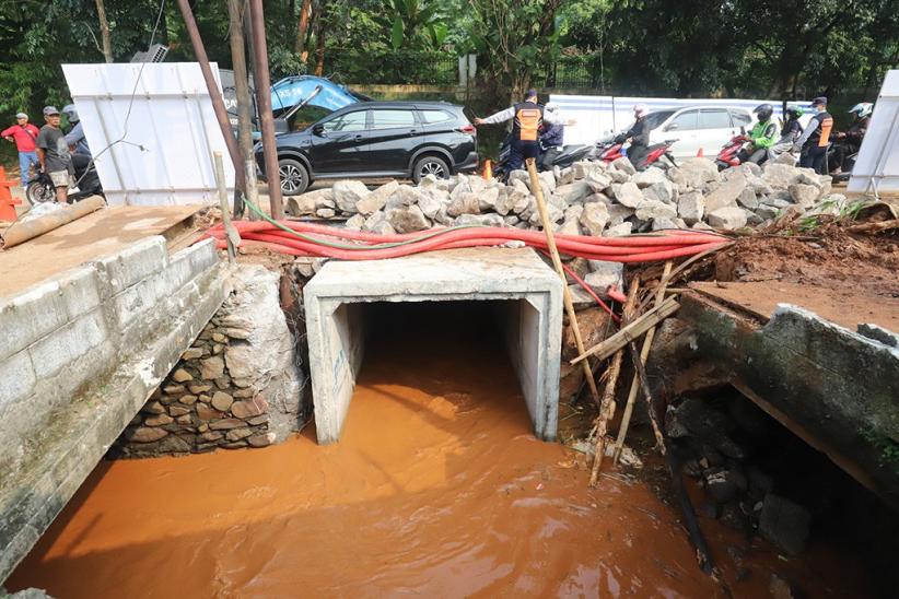 Perbaikan Jalan Ambles di Lenteng Agung Dikebut - Bagian 7
