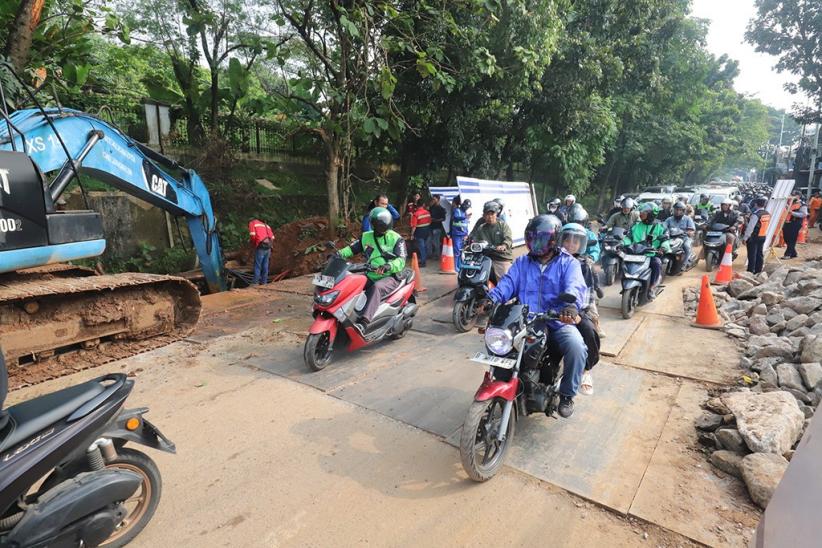 Perbaikan Jalan Ambles di Lenteng Agung Dikebut - Bagian 1