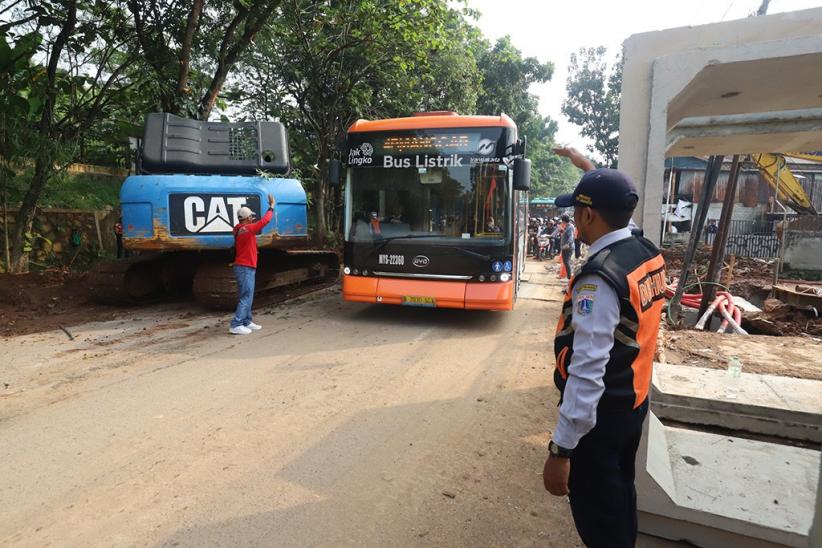 Perbaikan Jalan Ambles di Lenteng Agung Dikebut - Bagian 6