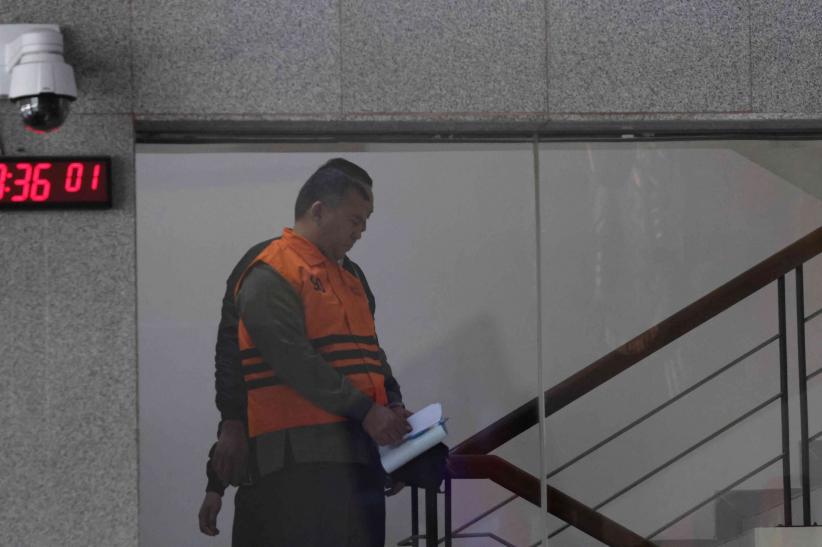 Penampakan Wamen Imipas Silmy Karim Ditahan KPK - Bagian 2