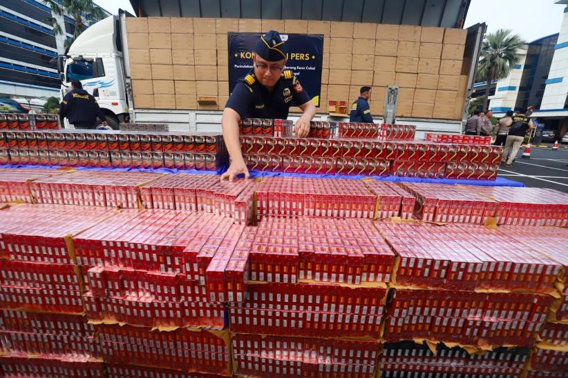 Bea Cukai Sita 8,9 Juta Batang Rokok Ilegal, Potensi Kerugian Negara Rp8,66 Miliar - Bagian 1