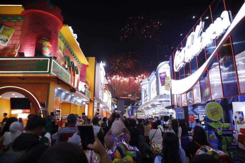 Ribuan Pengunjung Memadati Pembukaan Jakarta Fair 2026 - Bagian 1