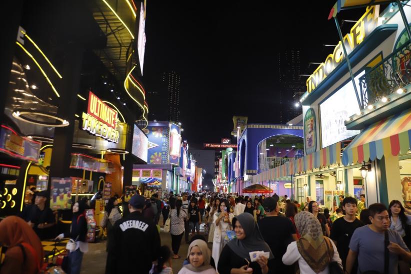 Ribuan Pengunjung Memadati Pembukaan Jakarta Fair 2026 - Bagian 4