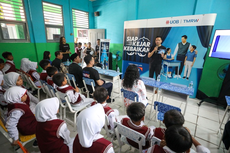 Penyaluran Bantuan Fasilitas Sekolah dan Edukasi Keuangan - Bagian 4