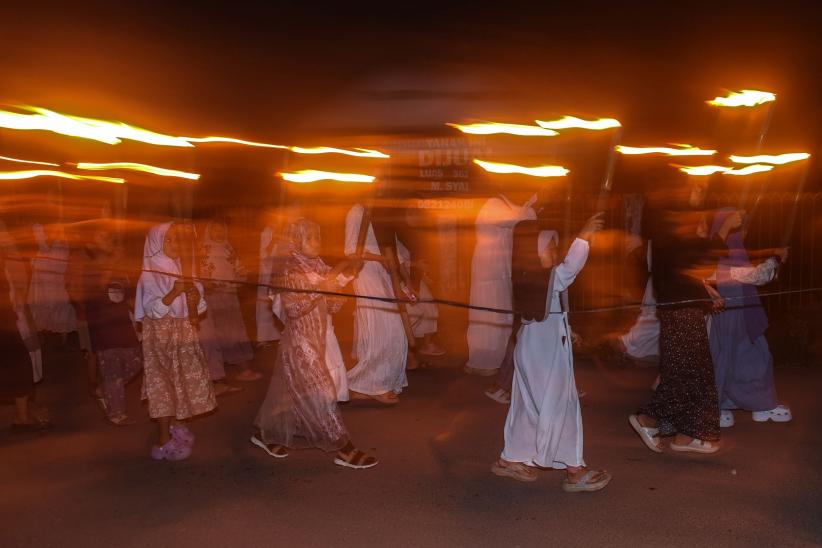 Ratusan Warga Palembang Pawai Obor Sambut Tahun Baru Islam 1448 H - Bagian 4