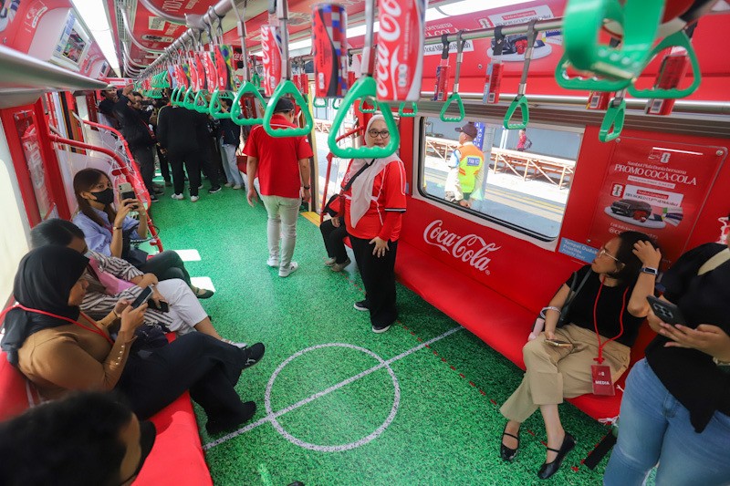 KRL Commuter Line Bernuansa Piala Dunia 2026 - Bagian 1