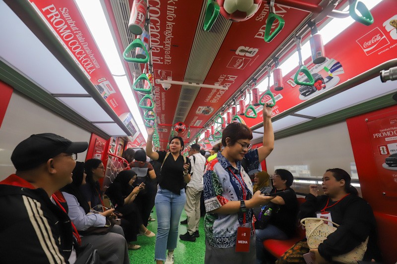 KRL Commuter Line Bernuansa Piala Dunia 2026 - Bagian 3