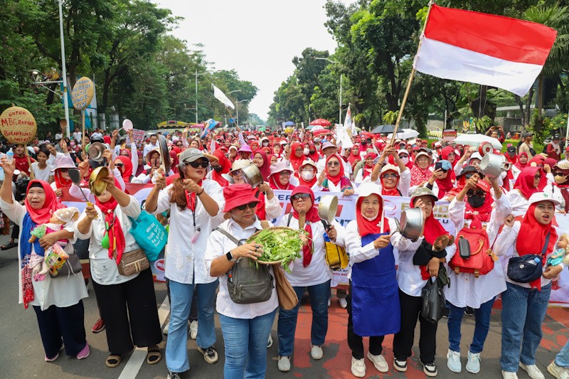 Ribuan Emak-Emak Unjuk Rasa Dukung MBG Dilanjutkan - Bagian 2