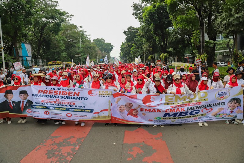 Ribuan Emak-Emak Unjuk Rasa Dukung MBG Dilanjutkan - Bagian 4