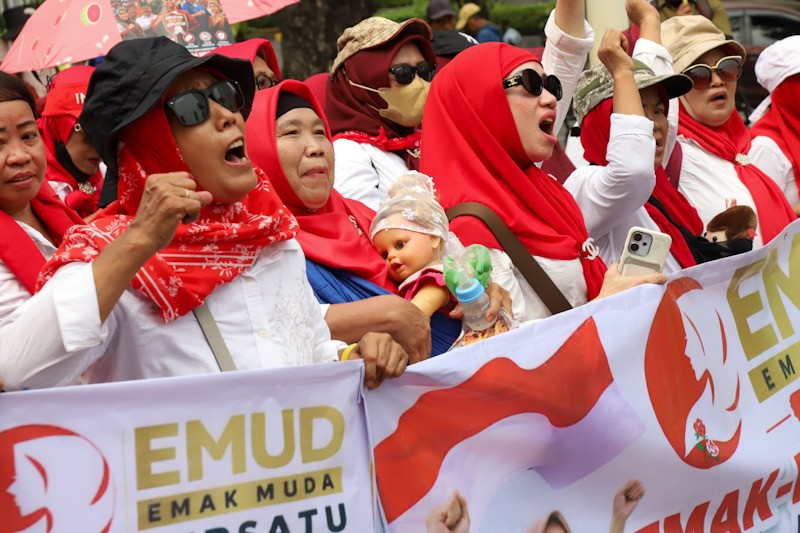 Ribuan Emak-Emak Unjuk Rasa Dukung MBG Dilanjutkan - Bagian 5
