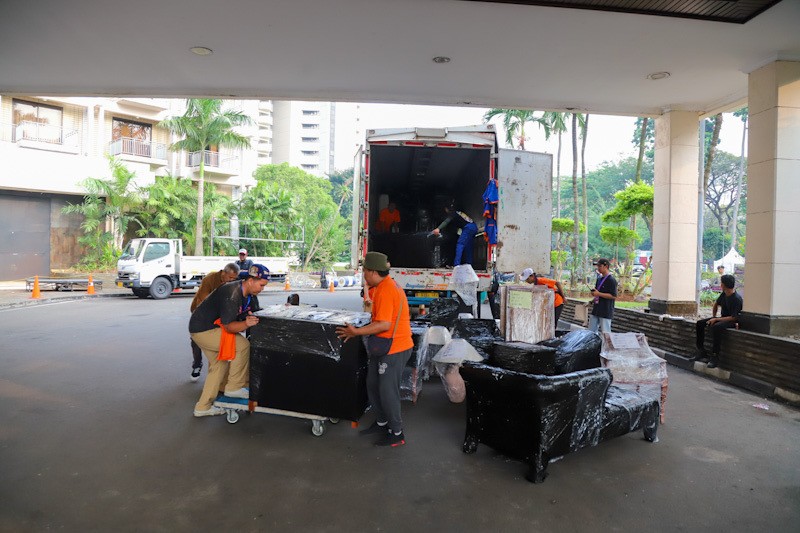 Barang-Barang Eks Hotel Sultan Mulai Direlokasi - Bagian 6