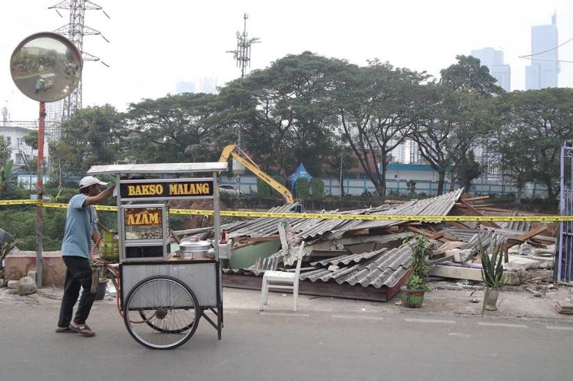 Longsor di Bendungan Hilir Rusak Rumah Warga    - Bagian 4