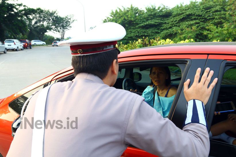Uji Coba Kebijakan Ganjil Genap di Tol Jakarta-Tangerang - Bagian 6