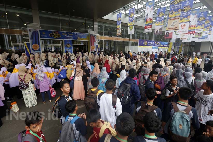 Ribuan Pengunjung Padati Islamic Book Fair 2018 - Bagian 9