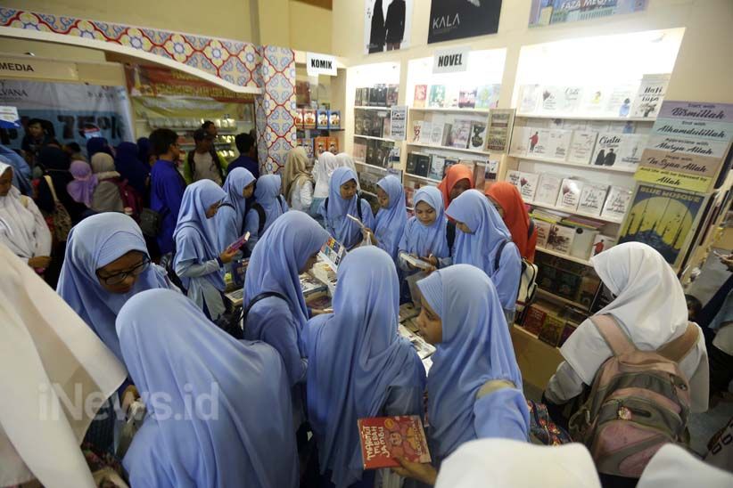 Ribuan Pengunjung Padati Islamic Book Fair 2018 - Bagian 2